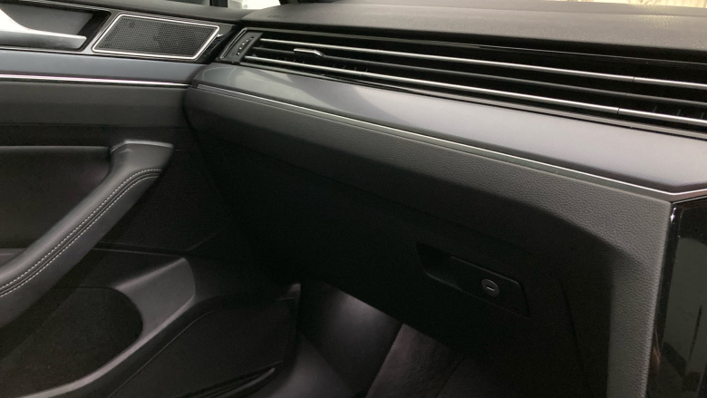 Volkswagen Passat 2.0 TDI SCR 190 R-Line 5dr DSG [Pan Rf] [7 Speed] Diesel Estate